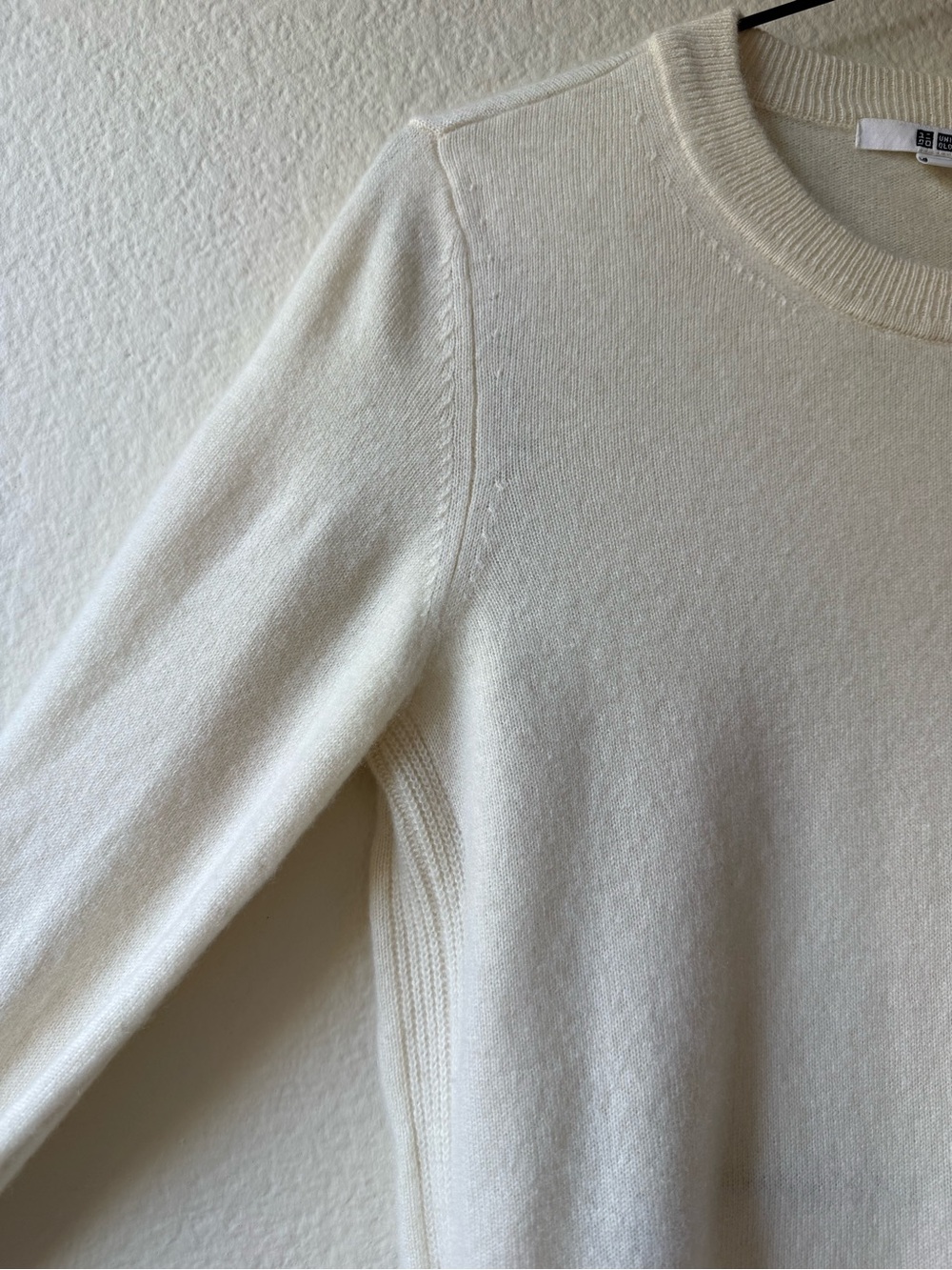 Uniqlo 100% cashmere Cream Crew Neck Sweater - Picture 5 of 11
